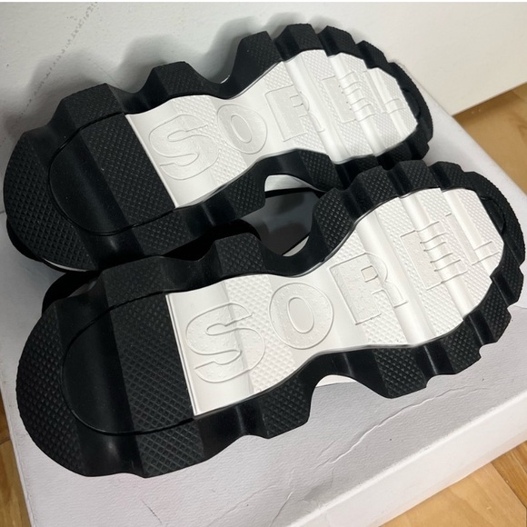 Sorel Kinetic Impact Y-Strap Leather Sandals - Picture 8 of 8